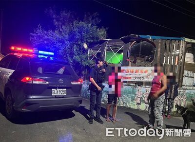 婦人晚間離家失蹤！初鹿警沿線搜尋　平安送她返家