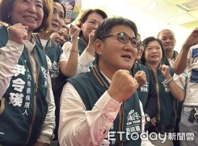 百人陪同喊「凍蒜」劉建國登記參選　喊：雲林不屬於一個家族