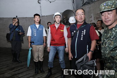 基隆豪雨夜勘災！謝國樑協調國軍助災民　力拚午夜前完成抽水