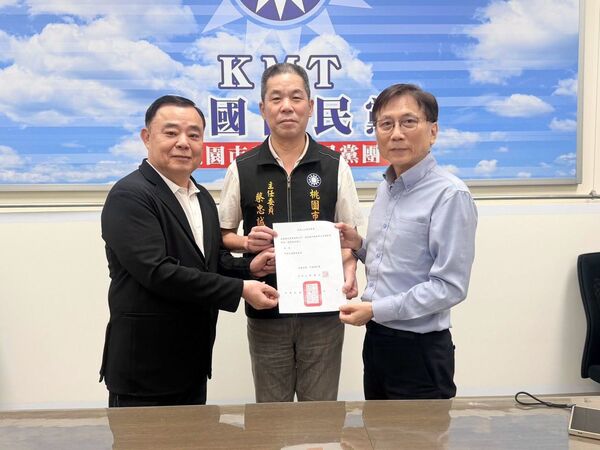 性感女模改名參選「對尬佀廣洋」!黃瓊慧讚有一套 詹江村:恐違2條《選罷法》