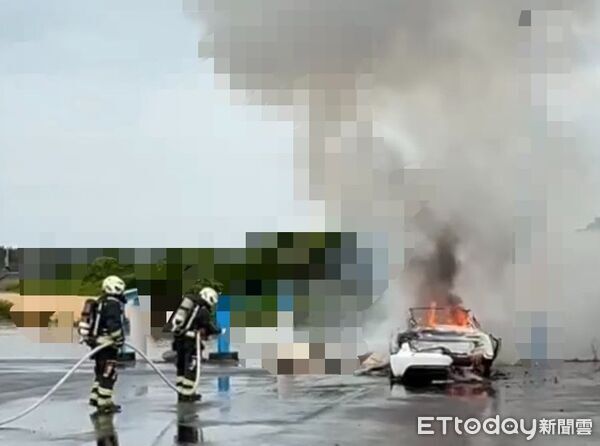 ▲竹北一輛電動車燃燒起火，造成一死慘劇。（圖／記者楊永盛翻攝）