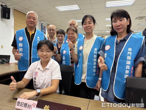 ▲▼楊育菡完成2026金門縣議員參選登記。(圖/記者鄭逢時攝)