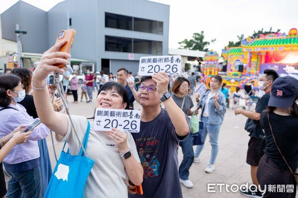 ▲「2026鍘美藝術節」首場暖身活動，9月4日晚間在台南鹽水武廟登場，由古都木偶戲劇團演出《包公斬駙馬》。（主辦單位何沐提供，下同）