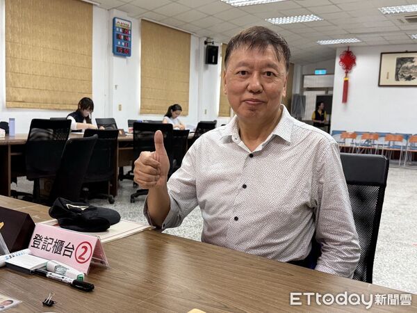 ▲▼傅滄松完成2026金門縣議員參選登記。(圖/記者鄭逢時攝)