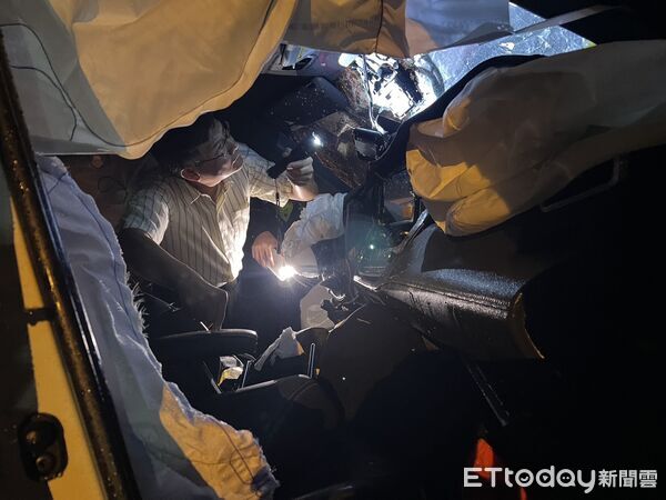 ▲▼花蓮光復台9線發生小貨車與自小客車對撞，造成2死1重傷。（圖／記者王兆麟翻攝）