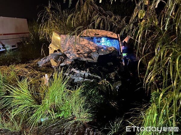 花蓮台9線「小貨車與轎車對撞」！ 母子送醫搶救仍雙亡