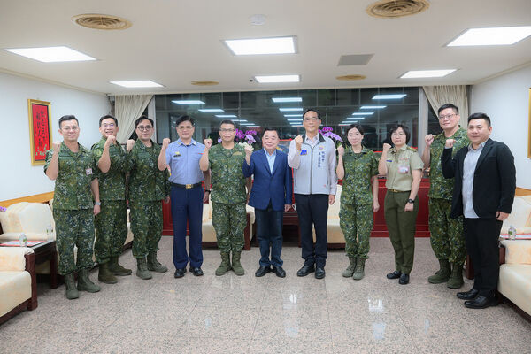 ▲桃園市議會秋節勞軍