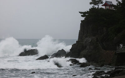 颱風+秋雨鋒面「雙襲日本」!屋久島發最高級警報:聽不見電視聲