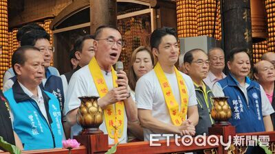 李四川嘆蔣萬安被抹黑很慘 帶他赴板橋拜觀音:來消災解厄