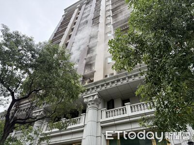 快訊/五股社區住宅傳惡火!3樓客廳燒毀 狂冒白煙畫面曝