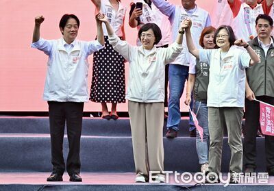 「讓蘇巧慧成新北第一位女市長」! 蔡英文拉賴清德登台萬人喊凍蒜
