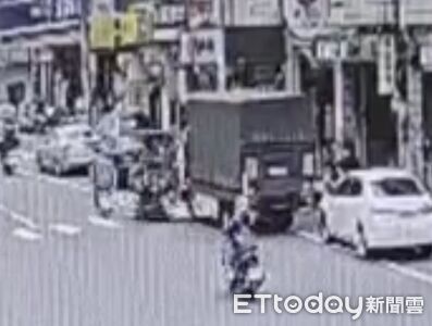 彰化小貨車「開門殺」擊落機車　騎士傷重進加護...駕駛也受傷