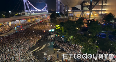 士林《大象來了……》空拍畫面曝！人潮擠爆震撼網友
