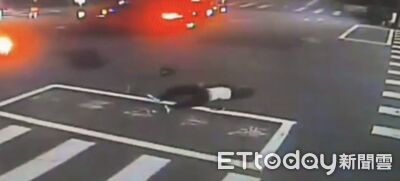 台中聯結車載槽體勾落電線 騎士路過絆倒摔飛!意外揪出酒駕