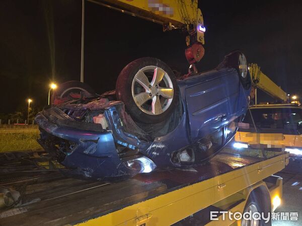 ▲謝男行經國3苗栗竹南路段停在路肩休息時,突然倒車滑入車道,導致發生連環車禍。(圖/記者楊永盛翻攝)
