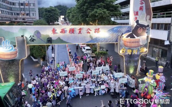 ▲谷關成為今年「台灣好湯」啟動場域,溫泉結合山林健行、音樂及山谷燈光節,打造從白天一路玩到夜晚的旅遊行程。(圖/記者游瓊華翻攝)