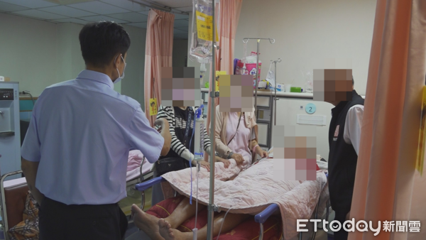 ▲蔡翁自行出門後遲遲未返家，3天後在女警的細心尋找下終於在草叢中找到他。（圖／記者游瓊華翻攝）