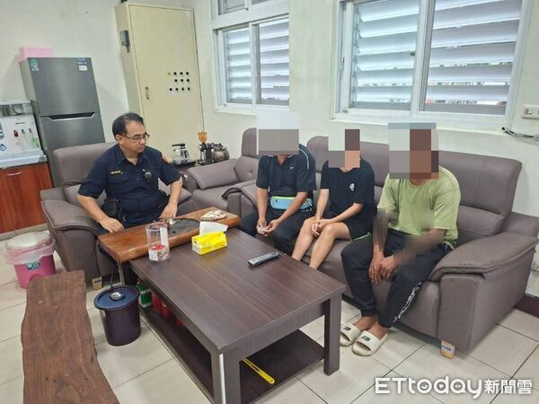 ▲大武分局台坂派出所員警熱心協助林姓男子尋找失聯近兩年的女兒，經查訪後順利協助一家人團聚，並讓孩童順利完成入學手續。（圖／記者楊晨東翻攝）