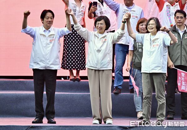 ▲ 蘇巧慧競選總部成立大會，蔡英文與賴清德同場為蘇巧慧站台。（圖／記者李毓康攝）