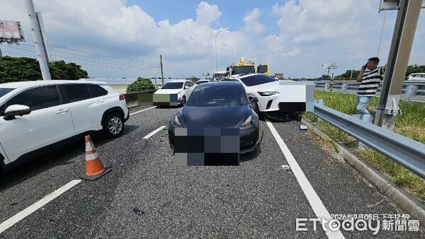 ▲▼ 國1西螺段發生3車連環撞。(圖/記者游瓊華翻攝)