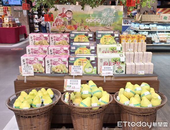 ▲台南市政府攜手遠東百貨舉辦「台南文旦季×c!ty`super開賣啦」活動,將台南優質農特產品推向北部市場。(記者林東良翻攝,下同)