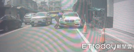違規跨雙黃線！白色BMW油門一拜跑了 屏東內埔警全面追緝中