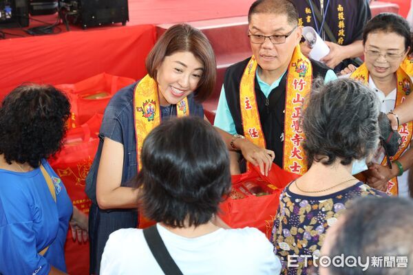 ▲竹山大士爺文化祭熱鬧登場，許縣長開鑼祈福。（圖／南投縣政府、竹山正覺寺提供）