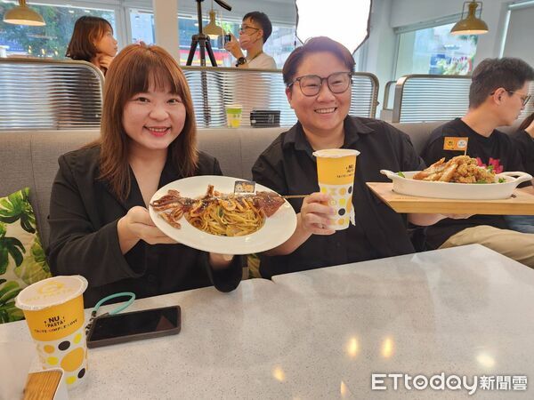 ▲范逸臣、牧森現身台中。（圖／記者游瓊華攝）