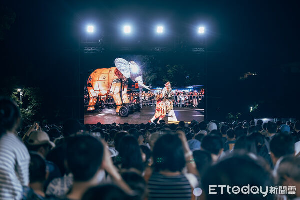 ▲▼台北藝術節戶外演出「大象來了」。（圖／台北表演藝術中心提供）