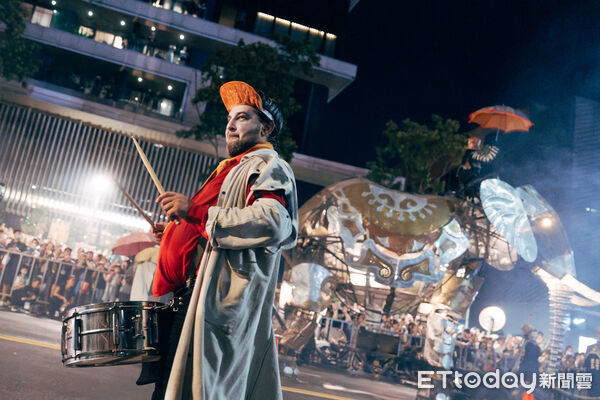 ▲▼台北藝術節戶外演出「大象來了」。（圖／台北表演藝術中心提供）