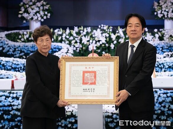 ▲▼   總統頒發饒穎奇前資政褒揚令　感念對國家民主憲政及臺東發展貢獻深遠          。（圖／記者楊晨東翻攝）