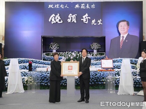 ▲▼   總統頒發饒穎奇前資政褒揚令　感念對國家民主憲政及臺東發展貢獻深遠          。（圖／記者楊晨東翻攝）
