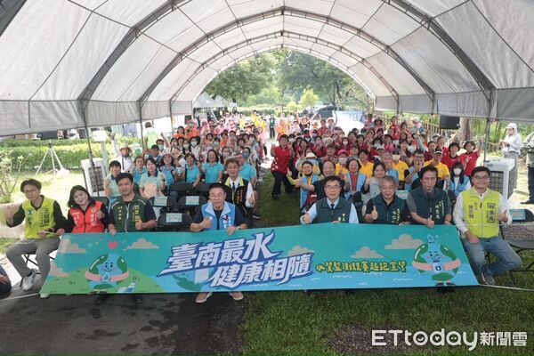 ▲台南市政府在柳營尖山埤渡假村舉辦「台南最水 健康相隨」系列活動，市長黃偉哲與民眾共同響應。（記者林東良翻攝，下同）
