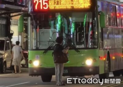 公車運將疑視線被擋過站不停 桃園婦衝上馬路肉身攔車挨罰