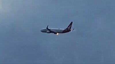引擎著火、機艙燈光狂閃！澳航剛起飛「緊急轉降基督城」