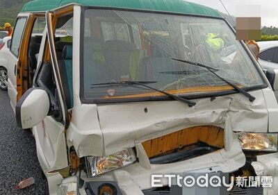 五楊高架3車追撞！廂型車未保持車距釀禍　8人送醫
