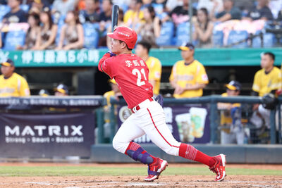 9局風雲變色！張政禹追平、李凱威致勝三壘打　味全4比3逆轉兄弟