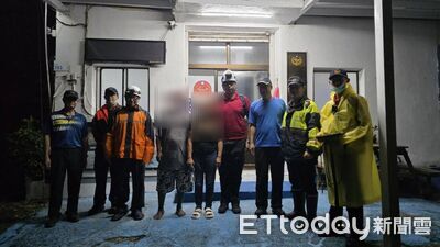 男女帶著鵝夜闖水蛙窟迷路「走不出去」… 手機沒電失聯