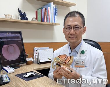 八旬翁排尿困難忍3天 內視鏡驚見「5公分熱熔膠」卡尿道