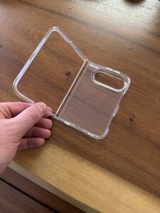 蘋果首款摺疊iPhone新線索曝光！資深記者曬透明保護殼：我準備好了