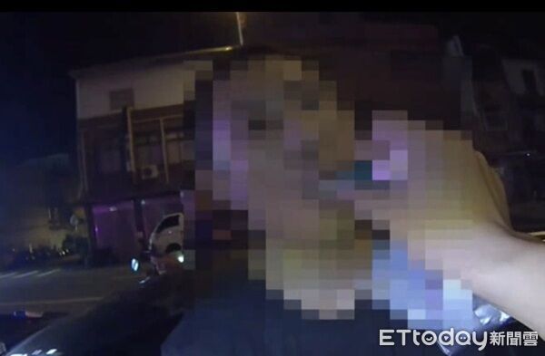 ▲▼並對駕駛陳男實施唾液快篩呈陽姓再查獲依託咪酯菸彈2顆。（圖／八德警分局提供）