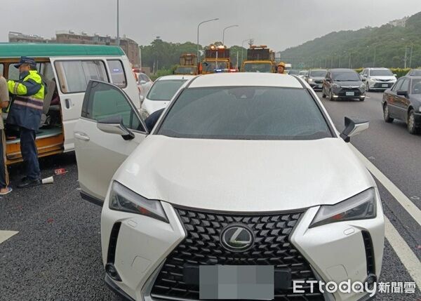 ▲▼釀3車受損8人受輕傷。(圖/國道公路警察局提供)