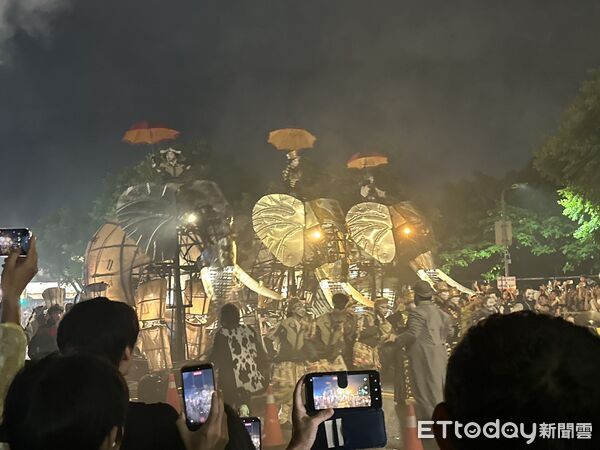 ▲▼2026台北藝術節戶外大秀《大象來了……》第2天。（圖／記者蕭筠攝）