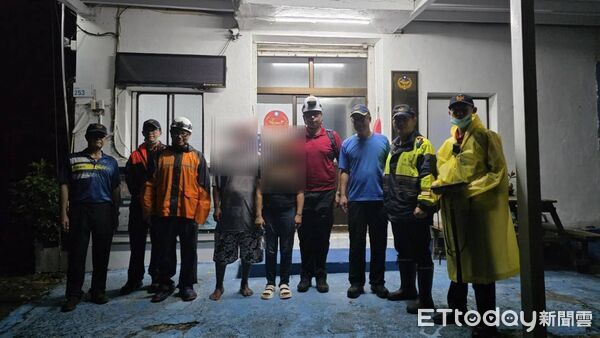 男女帶著鵝夜闖水蛙窟迷路「走不出去」… 手機沒電失聯