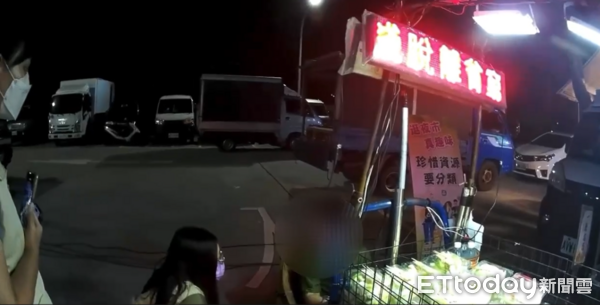 屏東11歲童夜市賣芭樂「幫脫離貧窮」 社會處勸戒多次：擬開罰