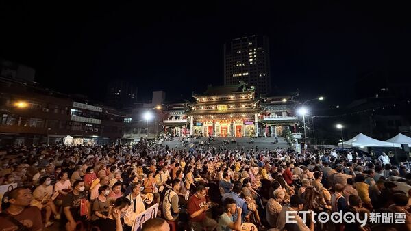 ▲▼ 破千人齊聚！柯志恩重返4年前廟口起點　喊一生懸命為高雄付出。（圖／記者賴文萱翻攝）