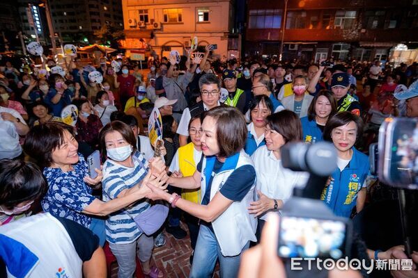 破千人齊聚！柯志恩重返4年前廟口起點 喊一生懸命為高雄付出