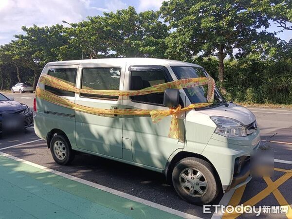 墾丁大街停車格「廂型車內驚見男屍」！遺體已腐爛…血水滲出車外