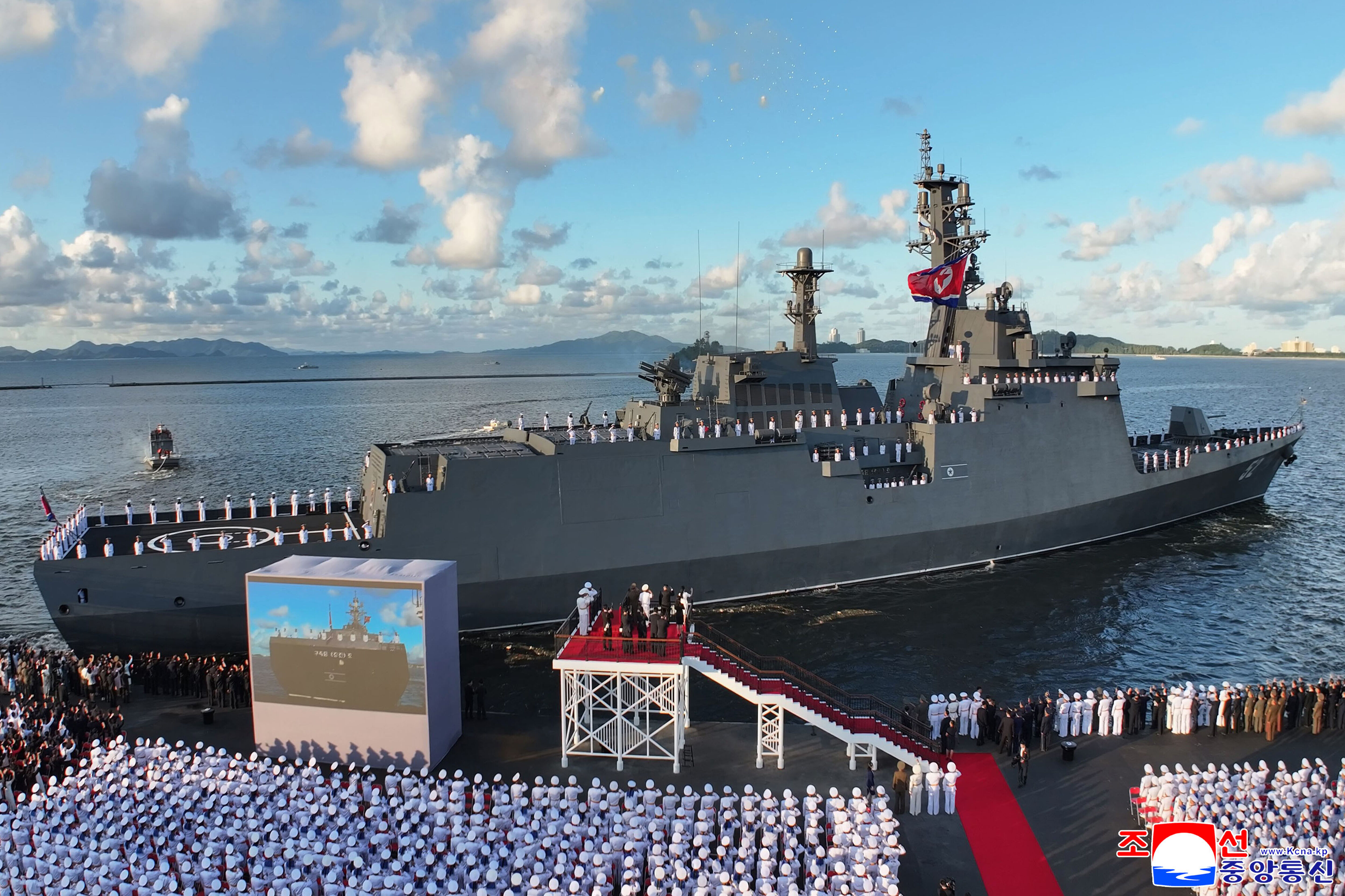 ▲▼北韓最高領導人金正恩6日前往元山港出席崔賢級2號驅逐艦「姜健號」服役典禮。(圖/達志影像/美聯社)