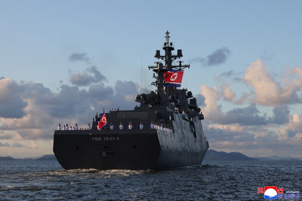 ▲▼北韓海軍崔賢級2號驅逐艦「姜健號」6日在元山港下水服役。（圖／翻攝自朝中社）
